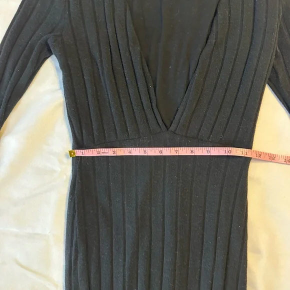 Emprada Stretchy Black V-Neck Dress - SIZE SMALL - Picture 3 of 8